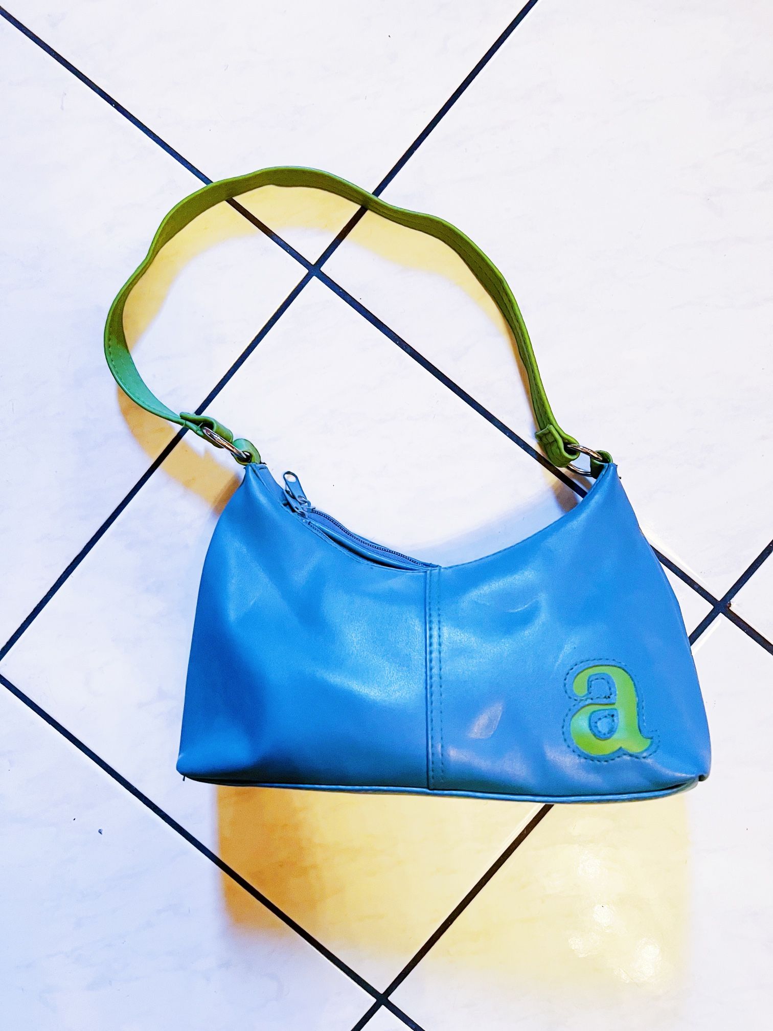A Shoulder Handbag Purse