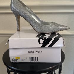 NWT 9 West Silver Heel Size 11