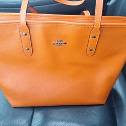 COACH TOTE ORANGE 11x5