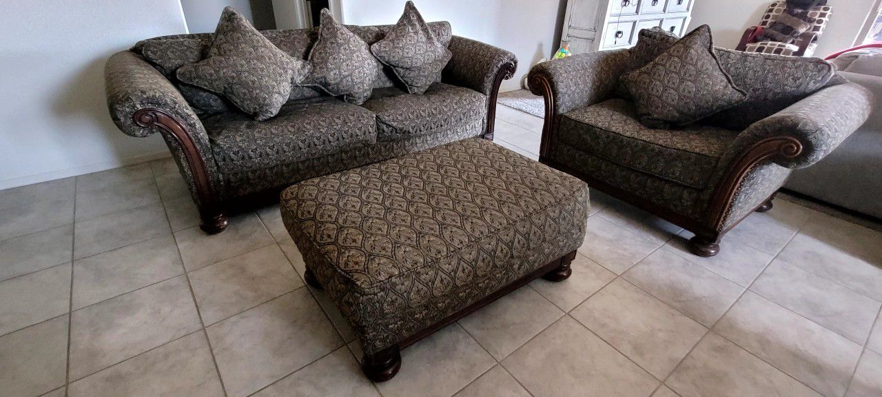 Couch ,love Seat ,& Ottoman