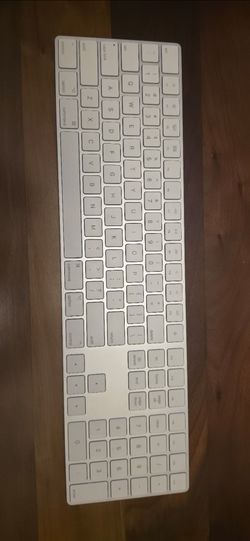 Apple Magic Keyboard with Numeric Keypad (White) – Great Condition