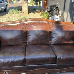 2 Matching Couches 