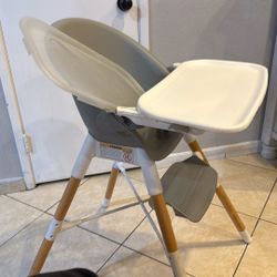 Skip Hop High Chair – Gray/White with Wood Legs