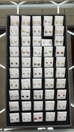 Vendo oro barato sigan mi Instagram familia_cadenas mi tienda está en Huntington park se llama familia cadenas (google) 14k oro para todas ocasiones N