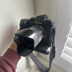 Fujifilm XH1 With Lens
