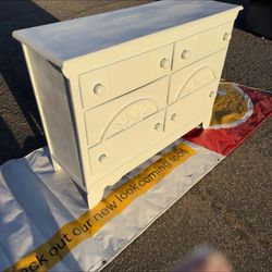 🌹BEAUTIFUL DRESSERS  🌹