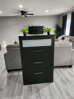 Dresser