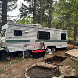 ‘96 Four Winds travel trailer (26ft)