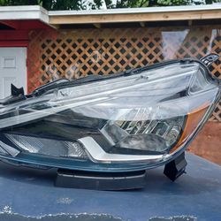2016 Nissan Sentra Headlight 