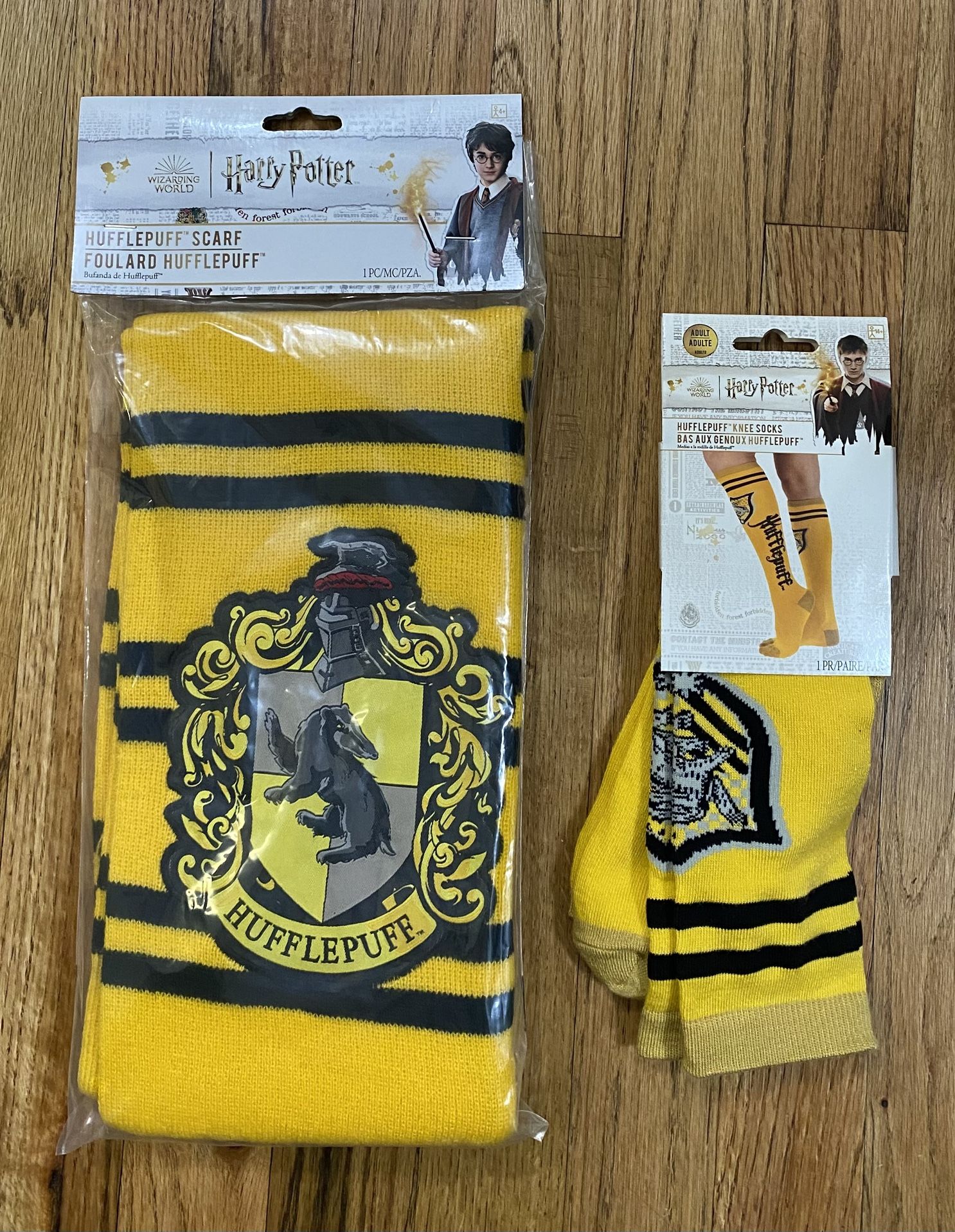 NWT Harry Potter Hufflepuff House Scarf & Socks Yellow Black Hogwarts Badger