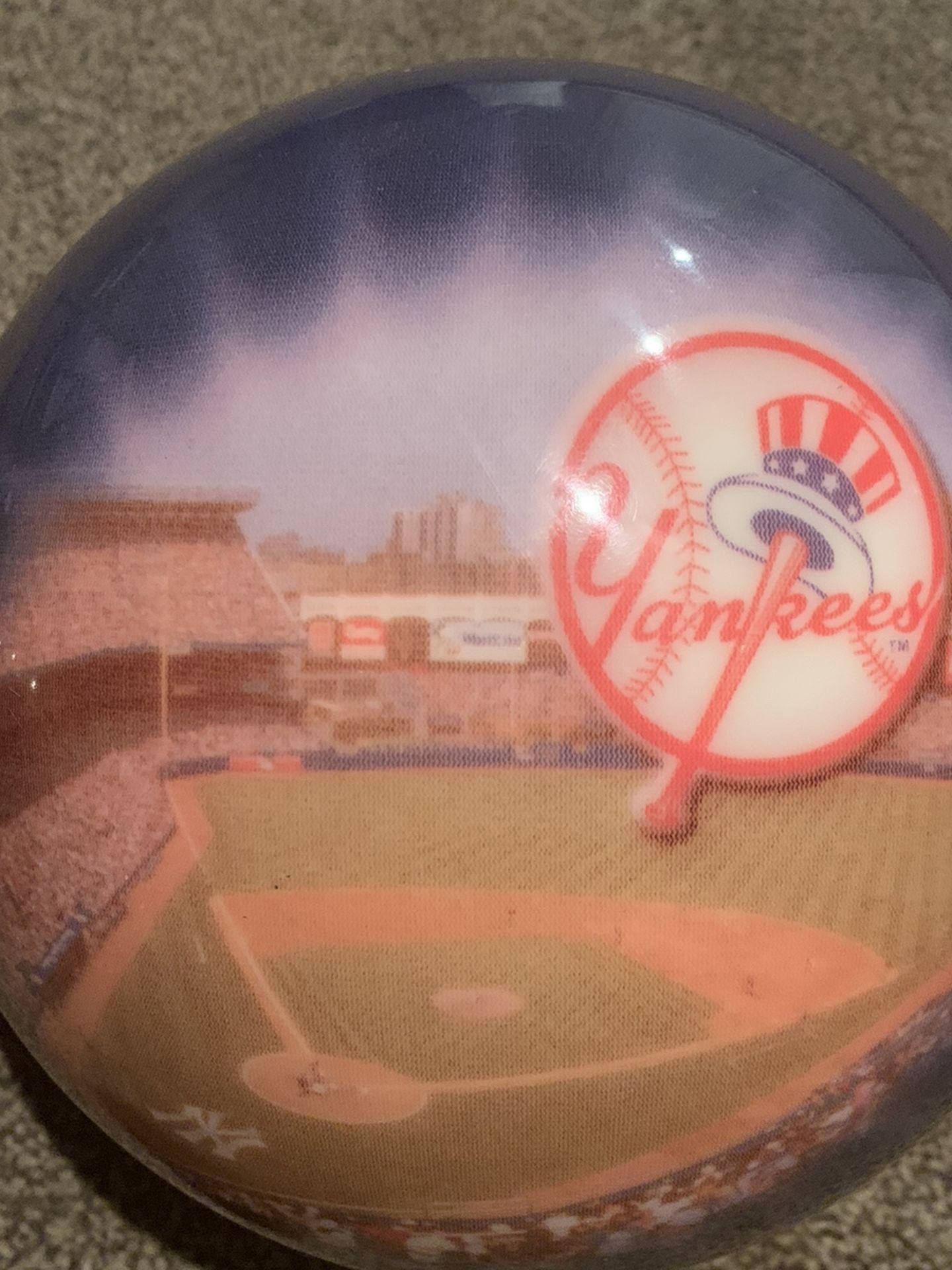 NY Yankees - Old Stadium Bowling Ball! No Drill