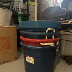 19 Gallon Plastic Buckets