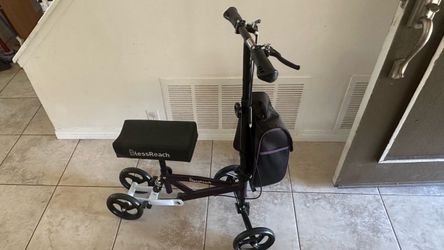 FOLDABLE  LEG  SCOOTER