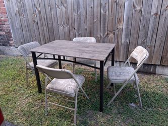 Table and 4 Chairs $60 Dlls.