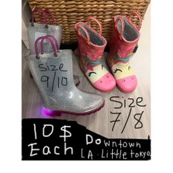 RAIN BOOTS 10$ EACH PICK UP DOWNTOWN LA 