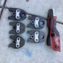 MILWAUKEE M12 Force Logic Press Tool With 5 Jaws///////