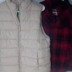 2 Women's Puffer Vests Size Medium 