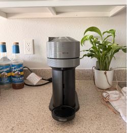 ☕ Nespresso Vertuo Next Coffee Maker by De’Longhi – Black & Silver