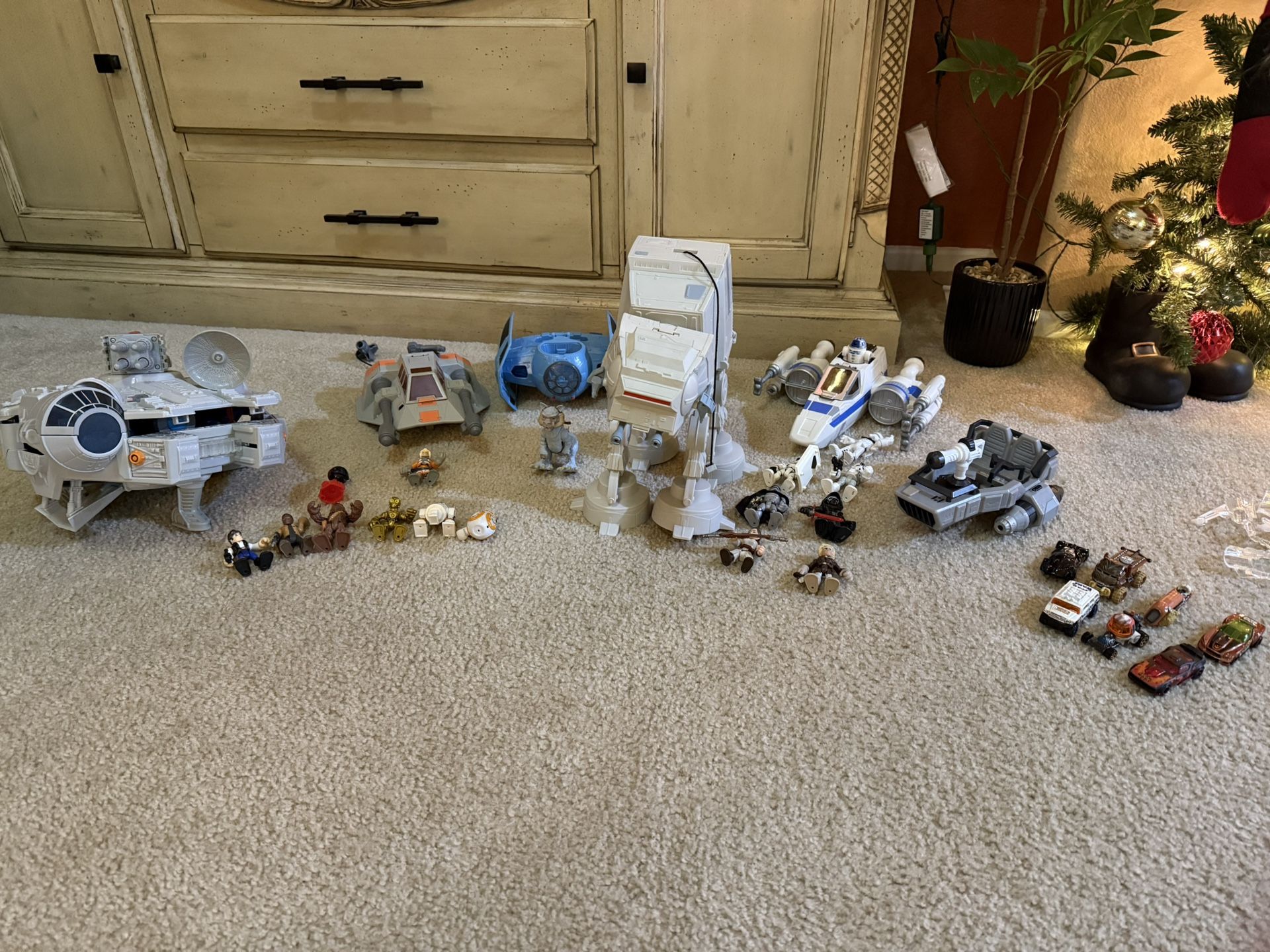 Lot Of Star Wars Toys Galactic Heroes & Hot wheels