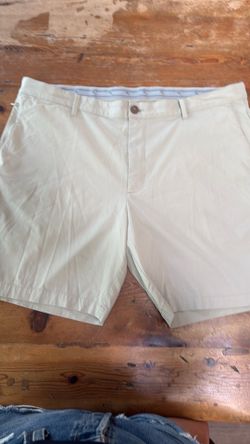 Tommy Bahama Men’s khaki short size 40