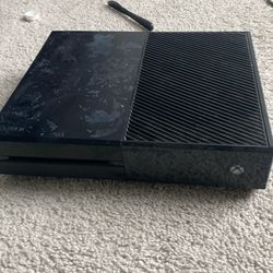 BLACK XBOX ONE + ONE WIRED CONTROLLER