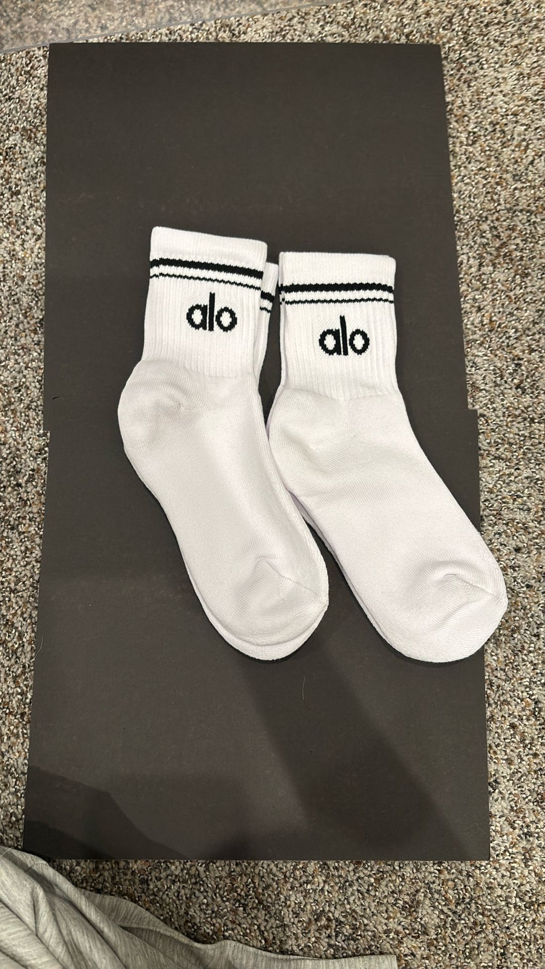 2 Pack Alo Yoga Unisex Throwback Socks