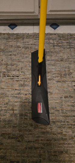 Rubbermaid Commercial Products Mop with Yellow Handle