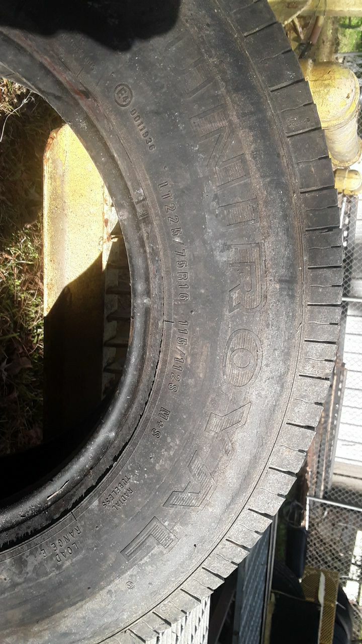 225 75 16 uniroyal