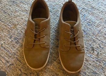 Boys shoes size 3