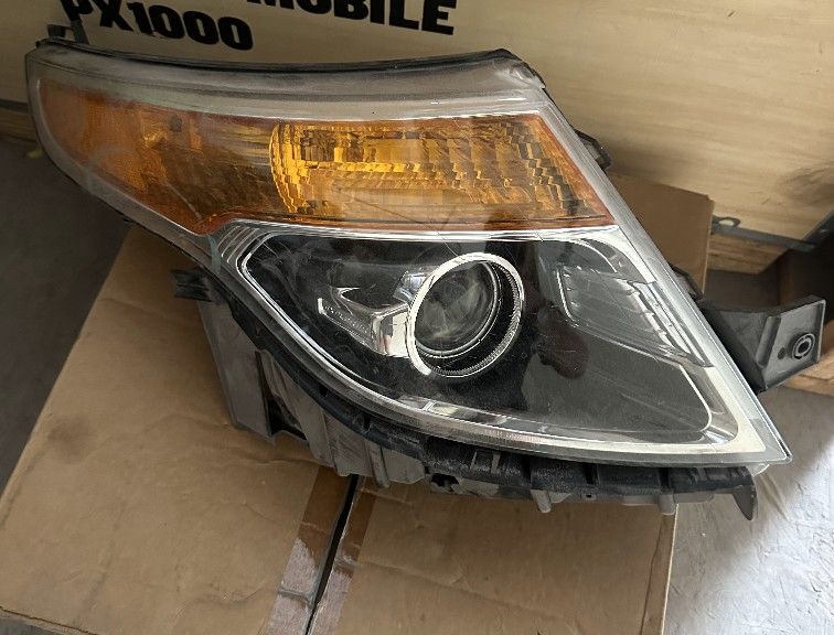 2011-2015 Ford Right Headlight