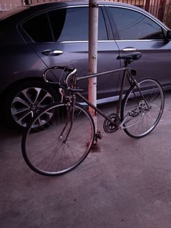 Vintage Schwinn Road Bike w/ Drop Handlebars
