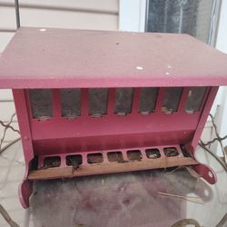 Red metal bird feeder PARA SUS PAJARROS