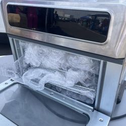 New, Chefman Air fryer Toaster Oven Combo. 