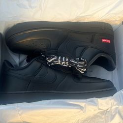 Supreme Air Force 1 Triple black Size 8MEN
