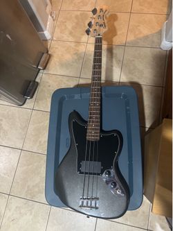Squier Jaguar Bass