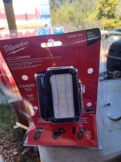 Firm Price 🛑 Milwaukee M18 light & usb charger open box. Precio Firme 🛑