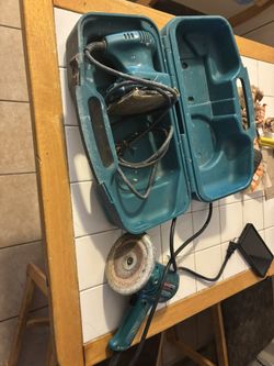 Makita 5" disc sander gv5000 and finishing sander B04552KX