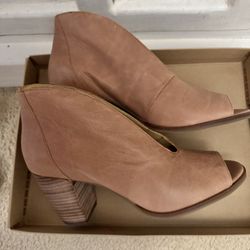 Latte Lucky Brand Leather peep toe boots