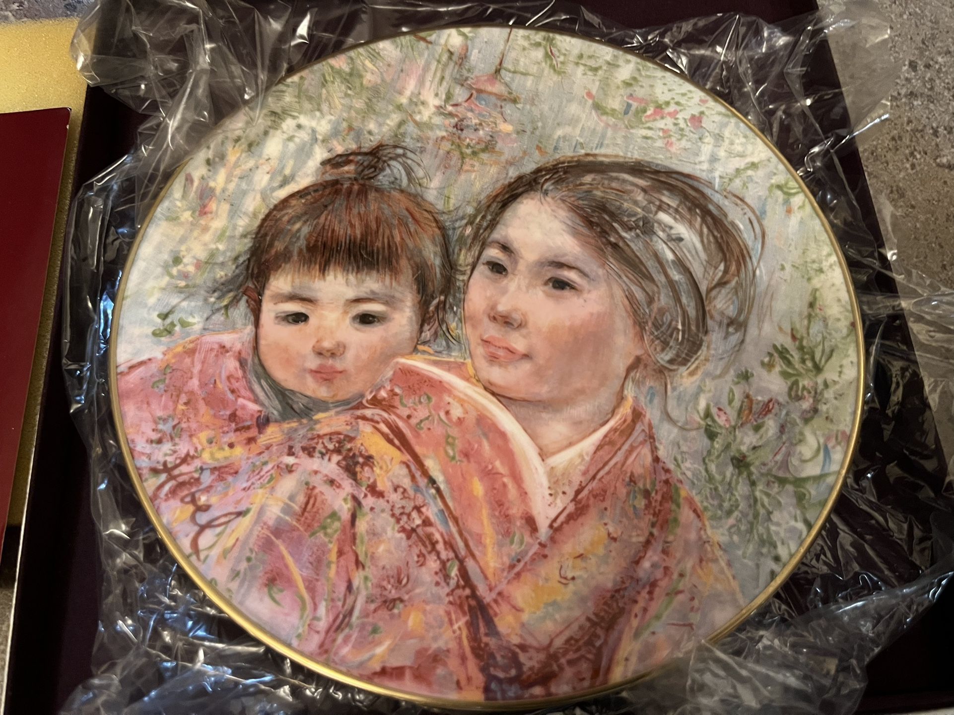 Hibel Sayuri & Child Limited Edition Plate, Collector’s International by Royal Doulton