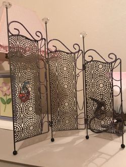 Glittery jewelry stand