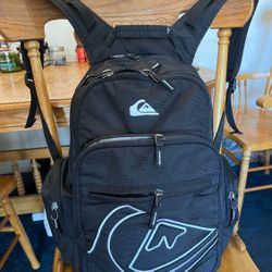QuickSilver Large Weatherproof Material Backpack In Excellent Condition Super Clean Inside & Out