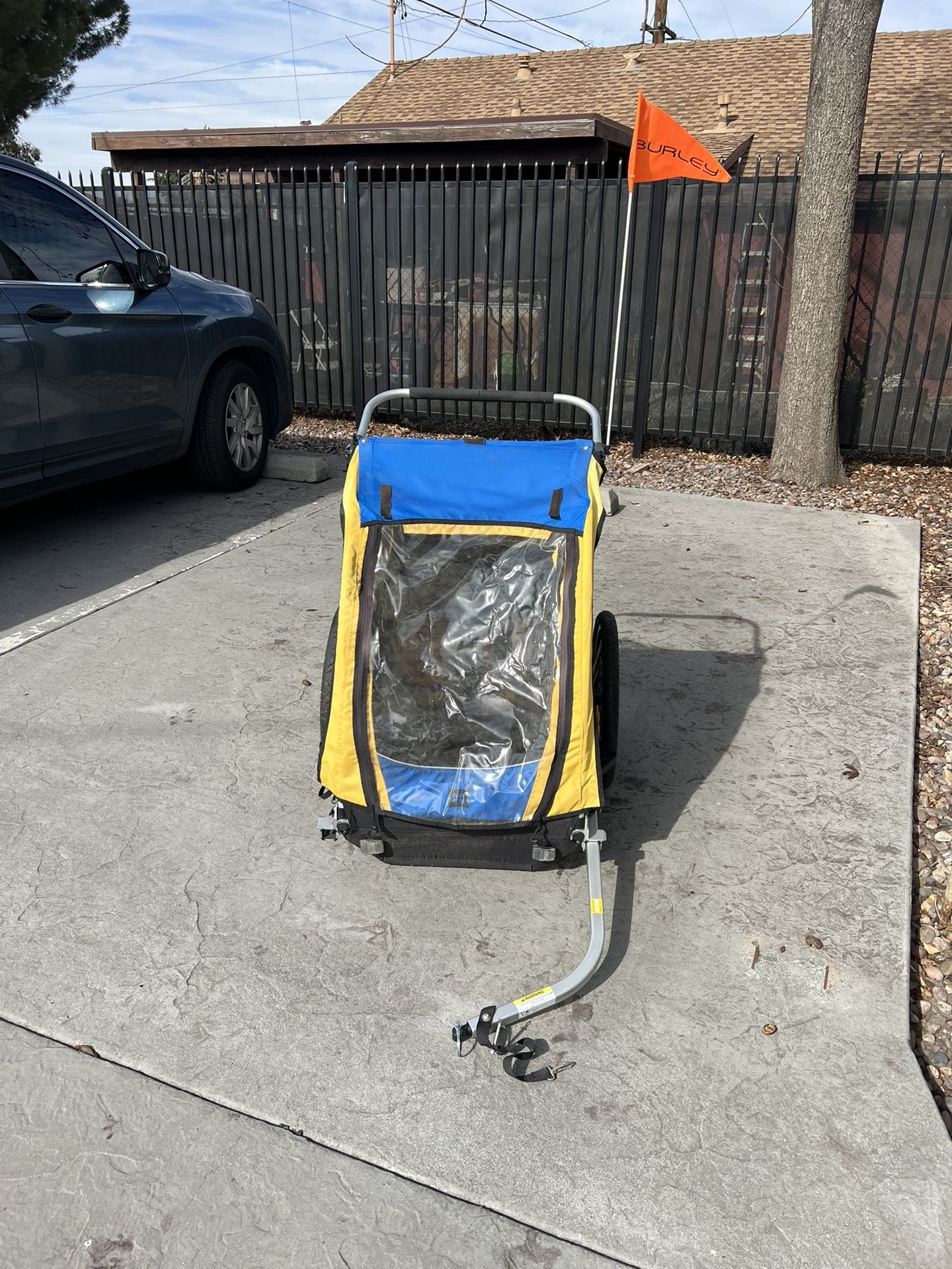 Burley Bee Double Bike Stroller Barely Used