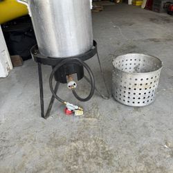 Propane Cooker With Stock Pot & Strainer 