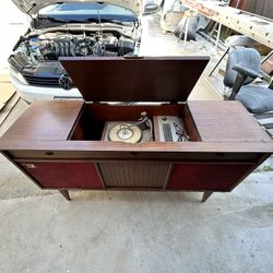 Vintage Turn Table And Radio Free!