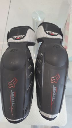 Fox Racing Titan Race Motocross Dirt Bike Elbow Pads, Black, Small/Medium