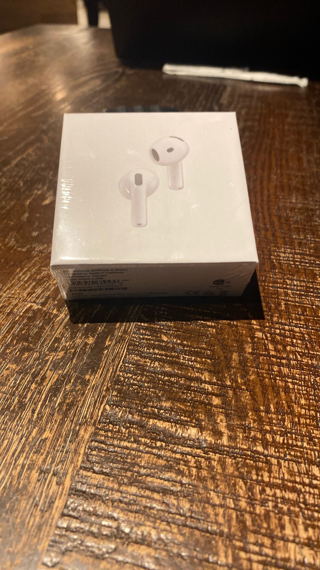 AirPods 4