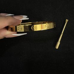 gold bracelet 