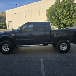 2002 ford F-150 crew cab 4.6 v8 2wd 194k milles just smog cold ac clean title runs good reg current located in pomona 9o9236I97o tonneau cover lifted 