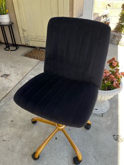 Accent chair black