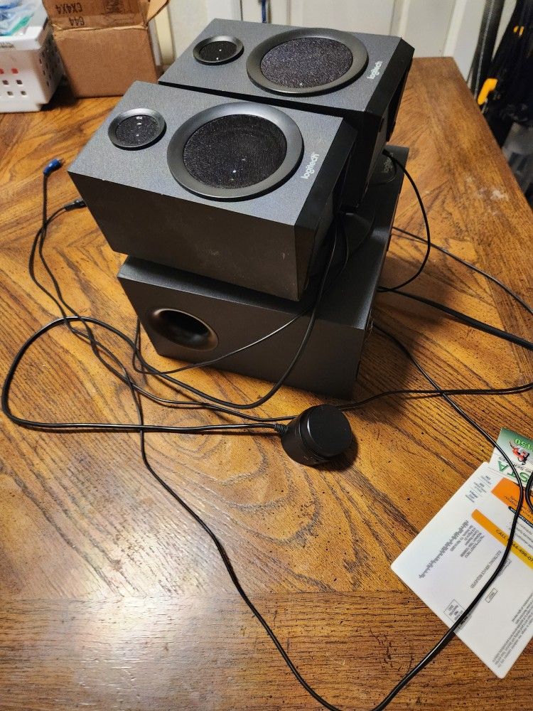 Logitech Z333 Speakers Sub PC